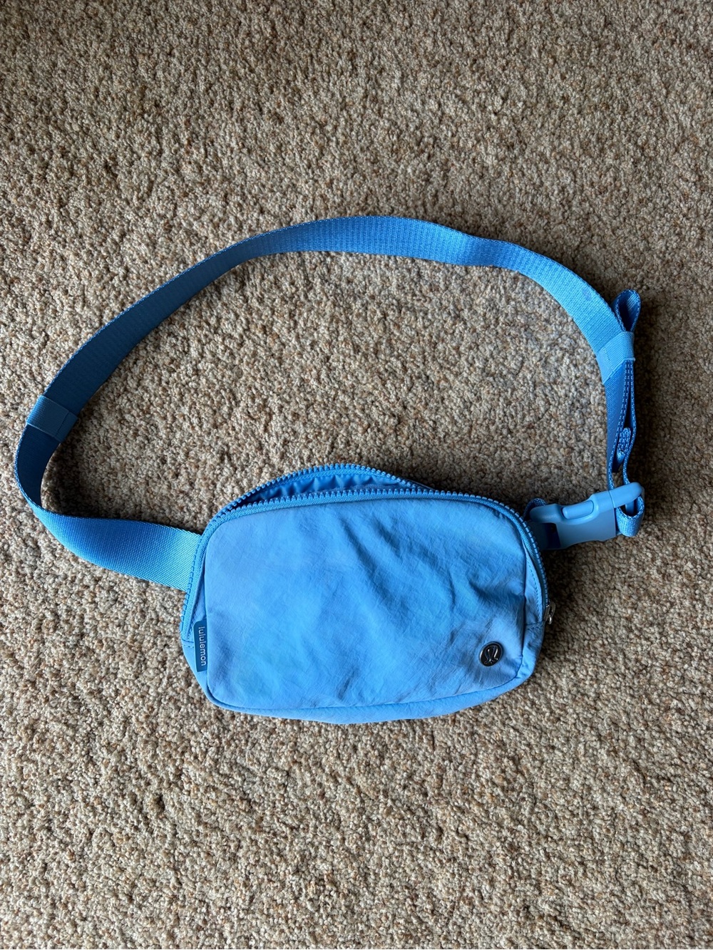 NWOT Lululemon blue waist pack